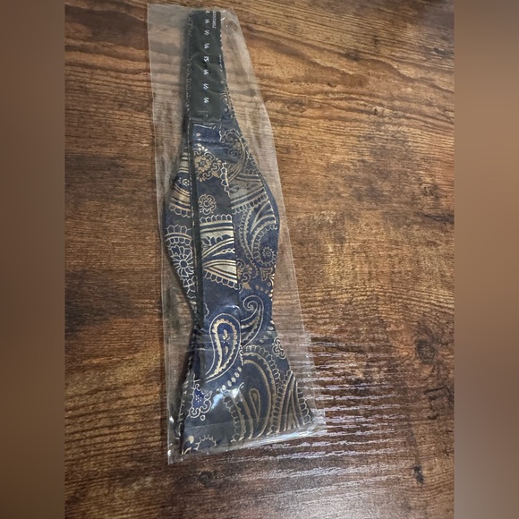 Paisley Patterned Bow Tie Blue Adjustable - Picture 2 of 3